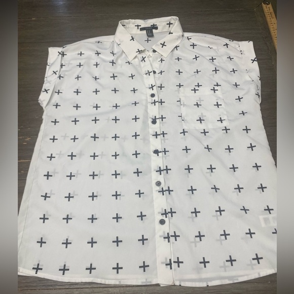 Forever 21 sheer button up blouse with cross pattern and pockets sewn cuffs M - Picture 3 of 7